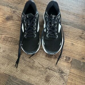 Brooks Ghost 15 running shoes, women’s size 10M